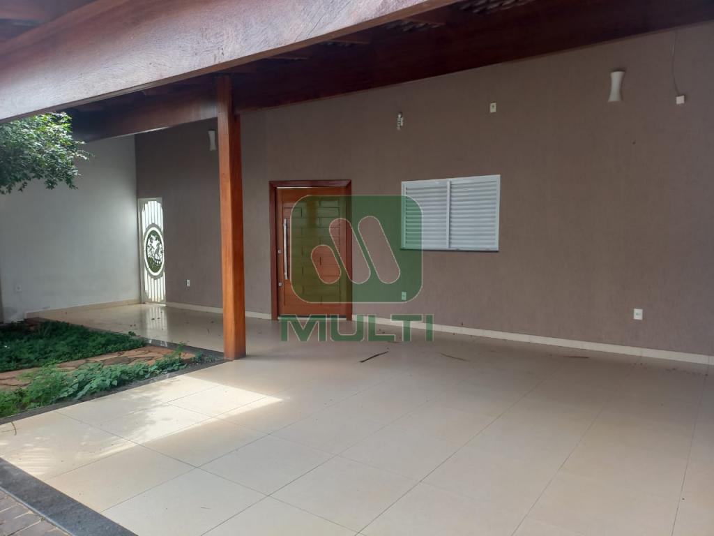 Casa à venda com 5 quartos, 250m² - Foto 2