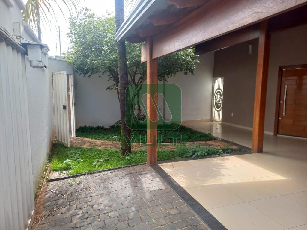 Casa à venda com 5 quartos, 250m² - Foto 3