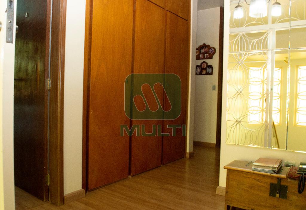 Casa à venda com 4 quartos, 340m² - Foto 2