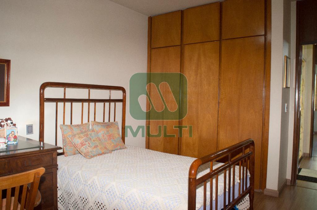 Casa à venda com 4 quartos, 340m² - Foto 14