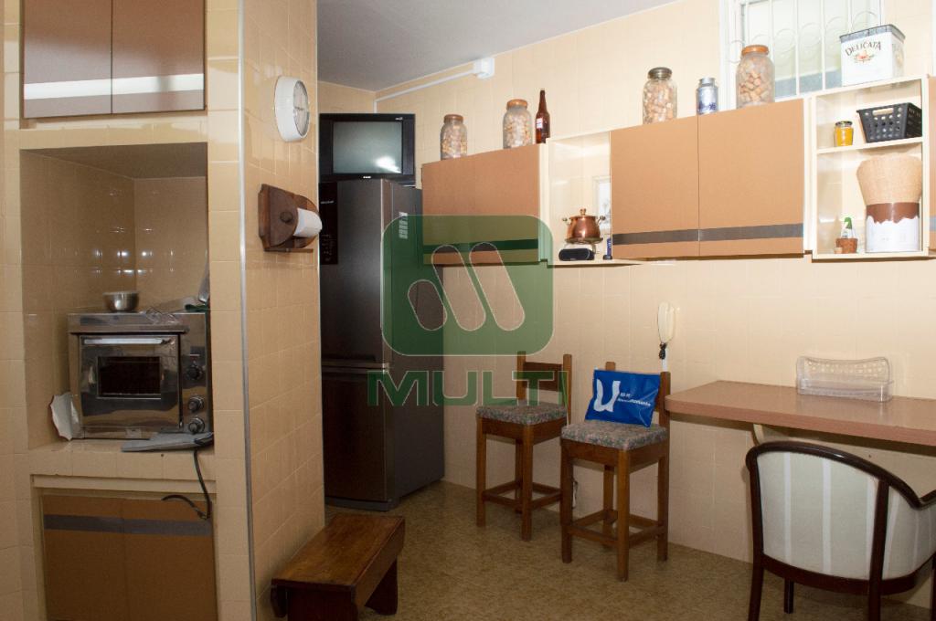 Casa à venda com 4 quartos, 340m² - Foto 17