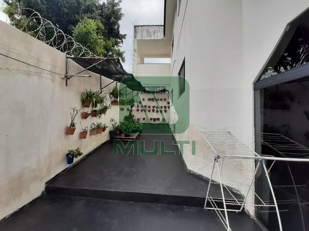 Casa à venda com 3 quartos, 271m² - Foto 18