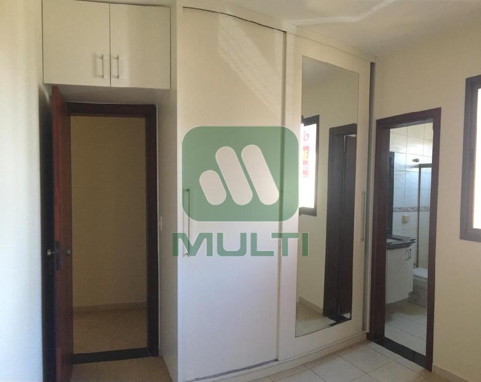 Apartamento à venda com 3 quartos, 75m² - Foto 2