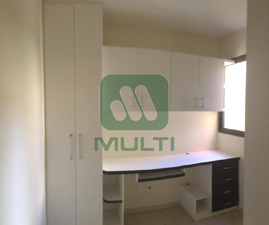 Apartamento à venda com 3 quartos, 75m² - Foto 4