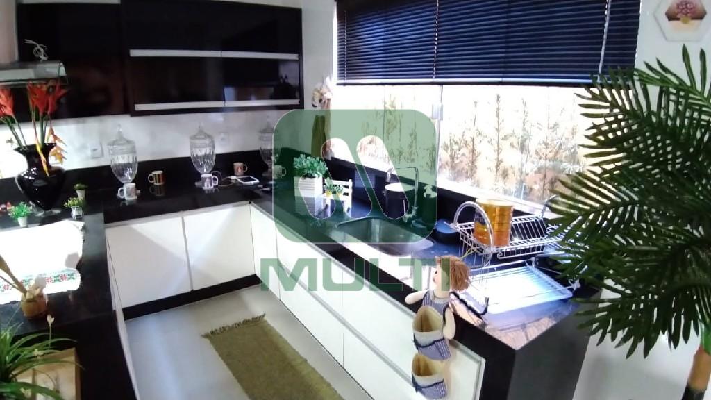 Casa à venda com 3 quartos, 288m² - Foto 10