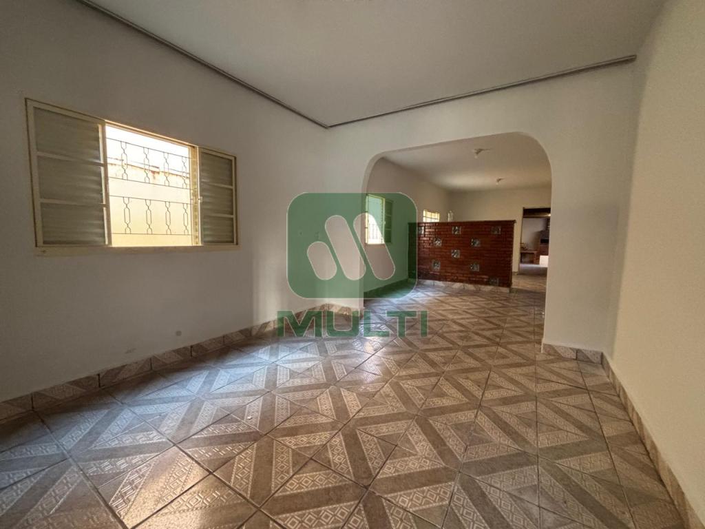 Casa à venda com 3 quartos, 187m² - Foto 1