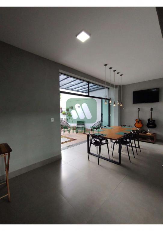 Casa à venda com 3 quartos, 160m² - Foto 2