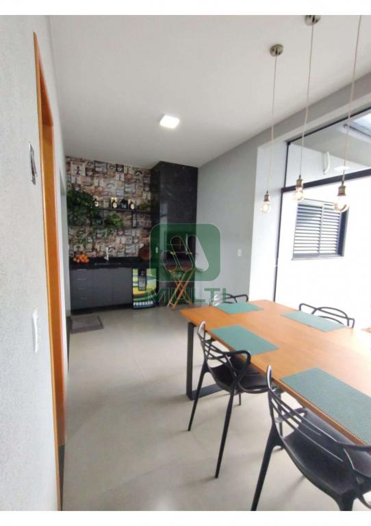 Casa à venda com 3 quartos, 160m² - Foto 3