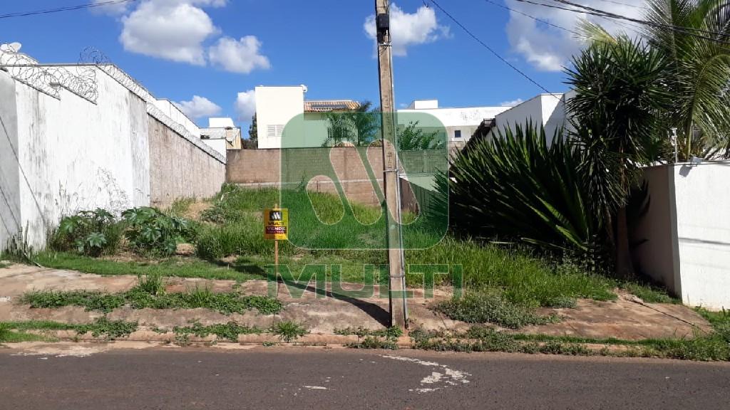 Terreno à venda com 1 quarto, 360m² - Foto 1