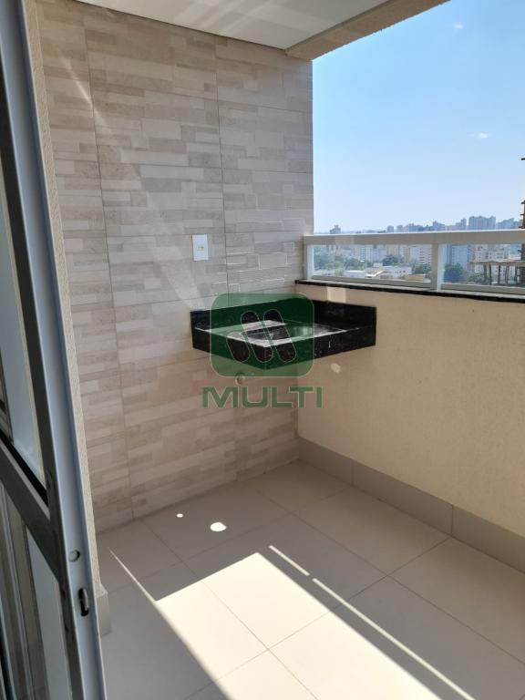 Apartamento à venda com 2 quartos, 67m² - Foto 2