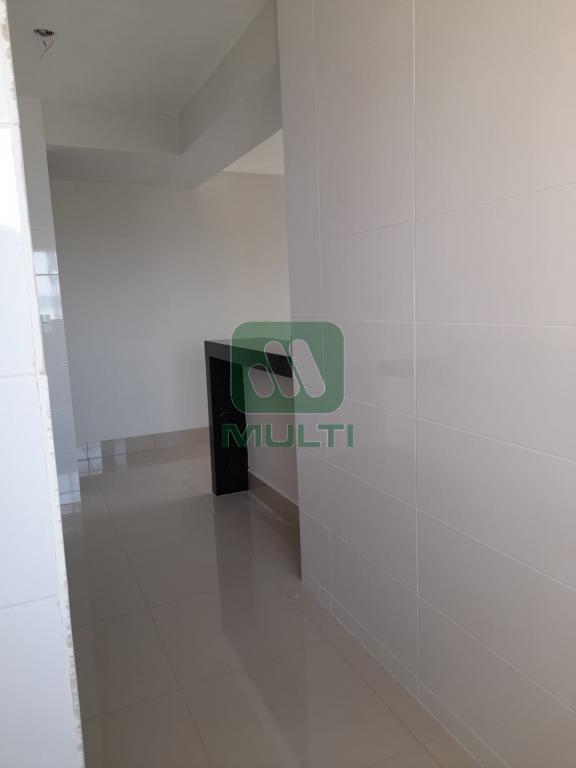 Apartamento à venda com 2 quartos, 67m² - Foto 3