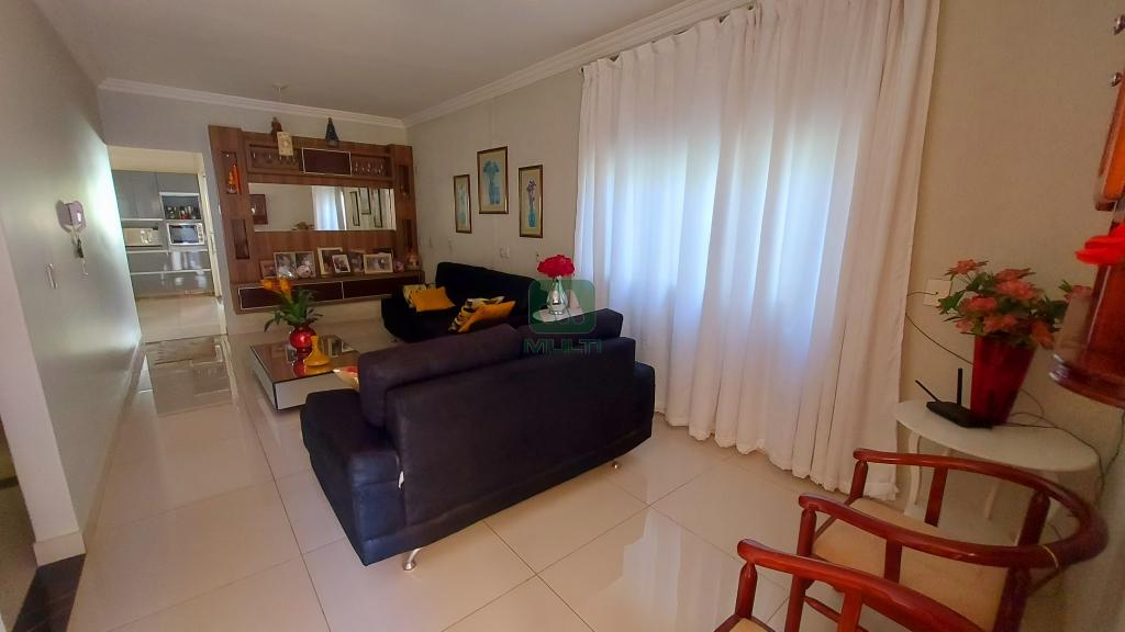 Casa à venda com 3 quartos, 400m² - Foto 2