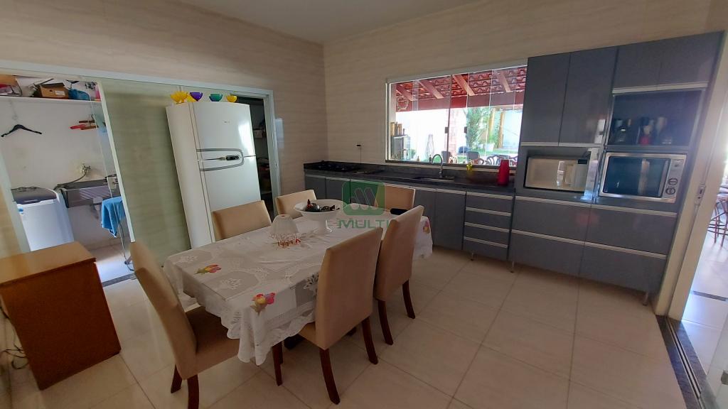 Casa à venda com 3 quartos, 400m² - Foto 4