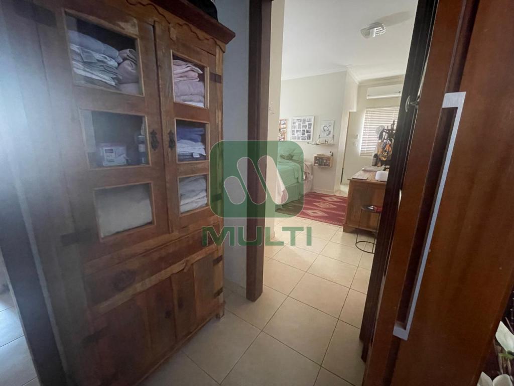 Casa de Condomínio à venda com 3 quartos, 182m² - Foto 18