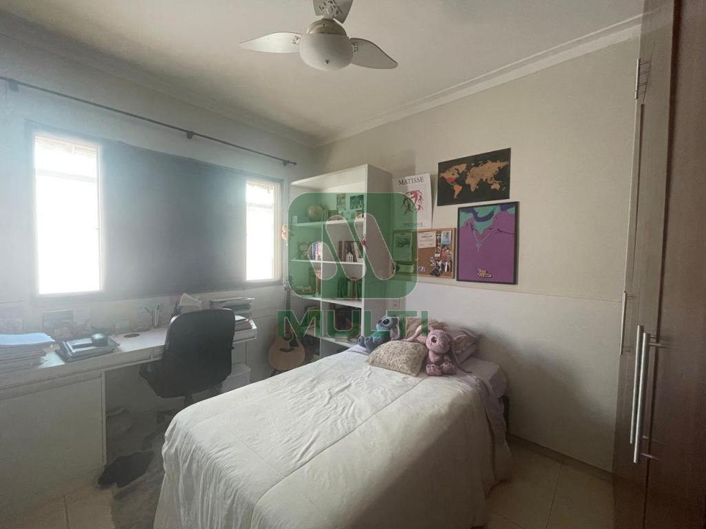 Casa de Condomínio à venda com 3 quartos, 182m² - Foto 24