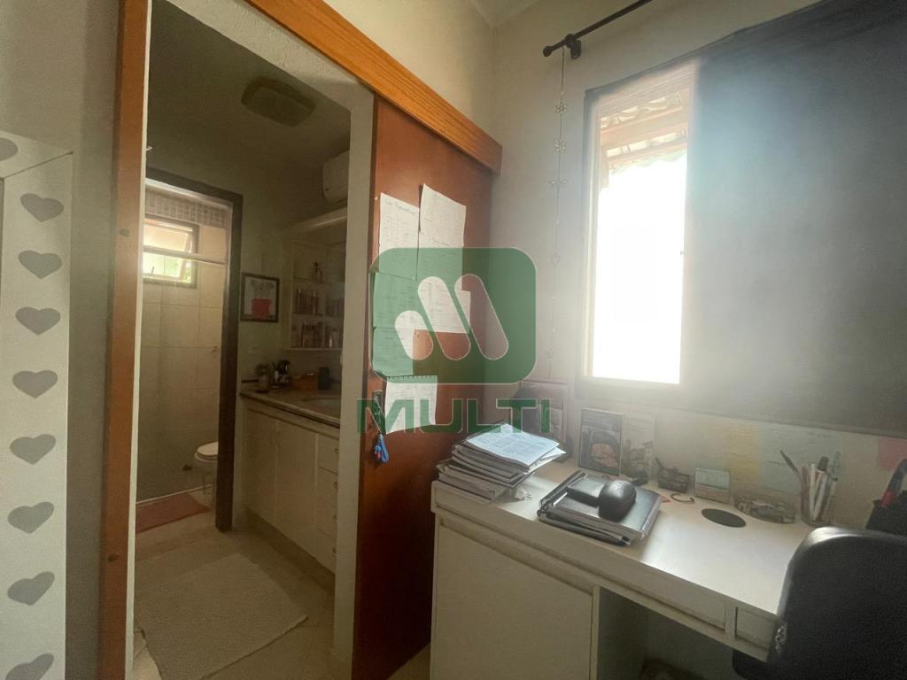 Casa de Condomínio à venda com 3 quartos, 182m² - Foto 27