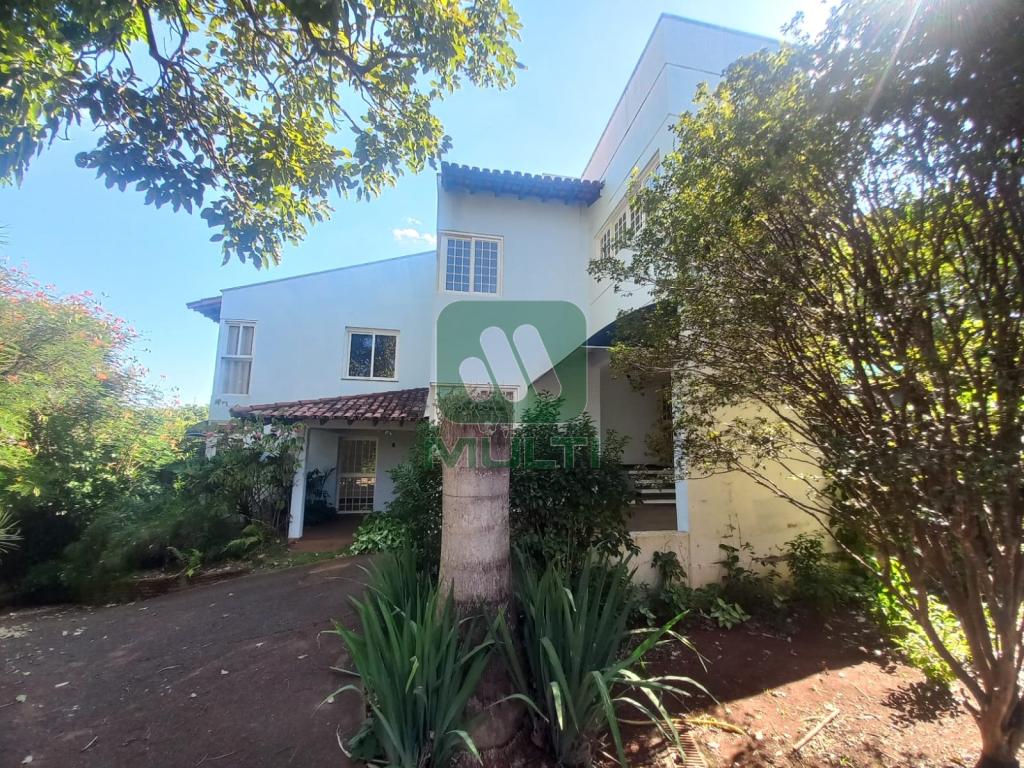 Casa à venda com 4 quartos, 250m² - Foto 2