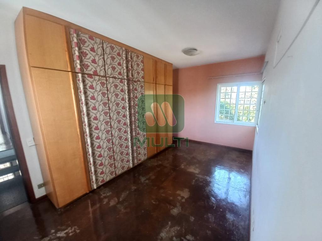 Casa à venda com 4 quartos, 250m² - Foto 11