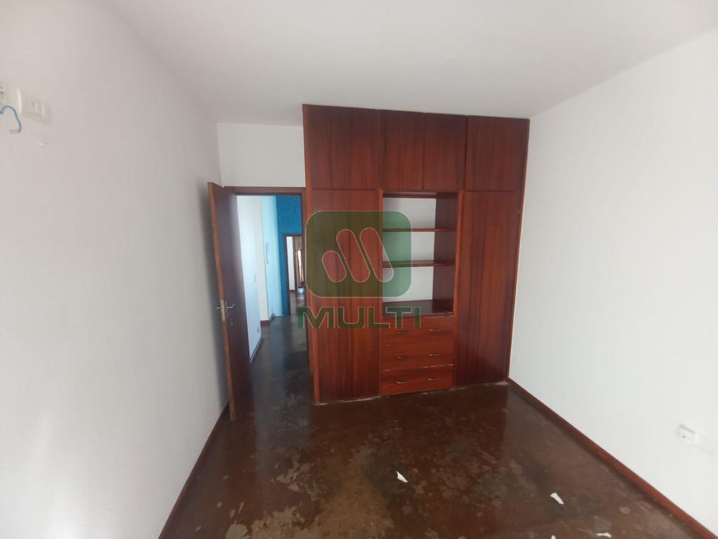 Casa à venda com 4 quartos, 250m² - Foto 12