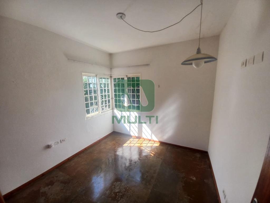 Casa à venda com 4 quartos, 250m² - Foto 16