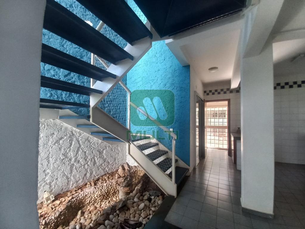 Casa à venda com 4 quartos, 250m² - Foto 22