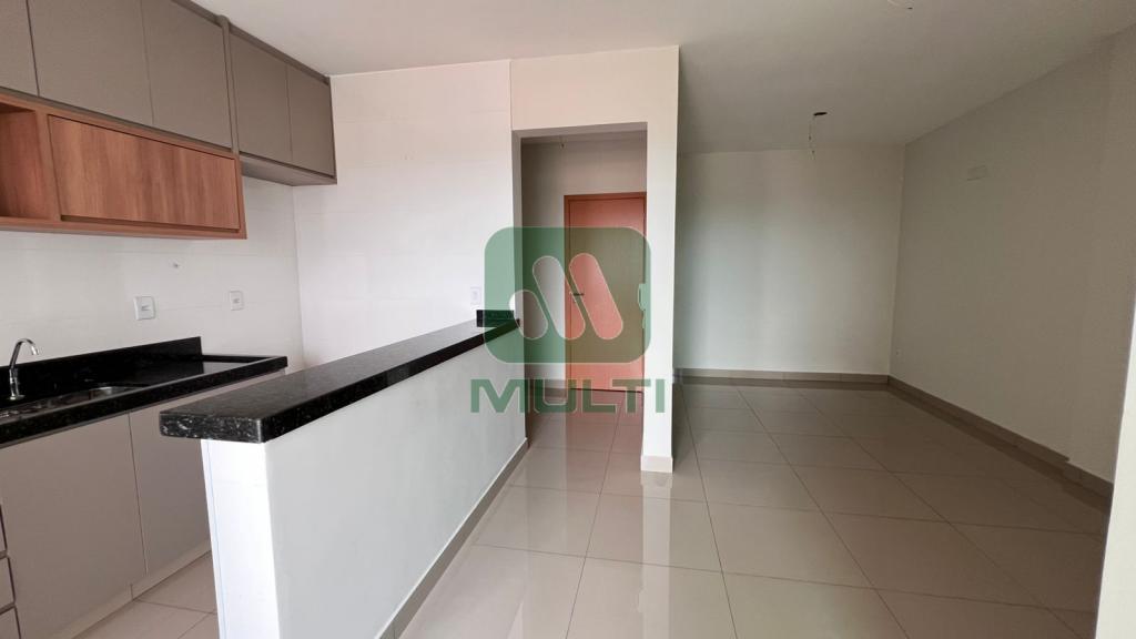 Apartamento à venda com 3 quartos, 80m² - Foto 1