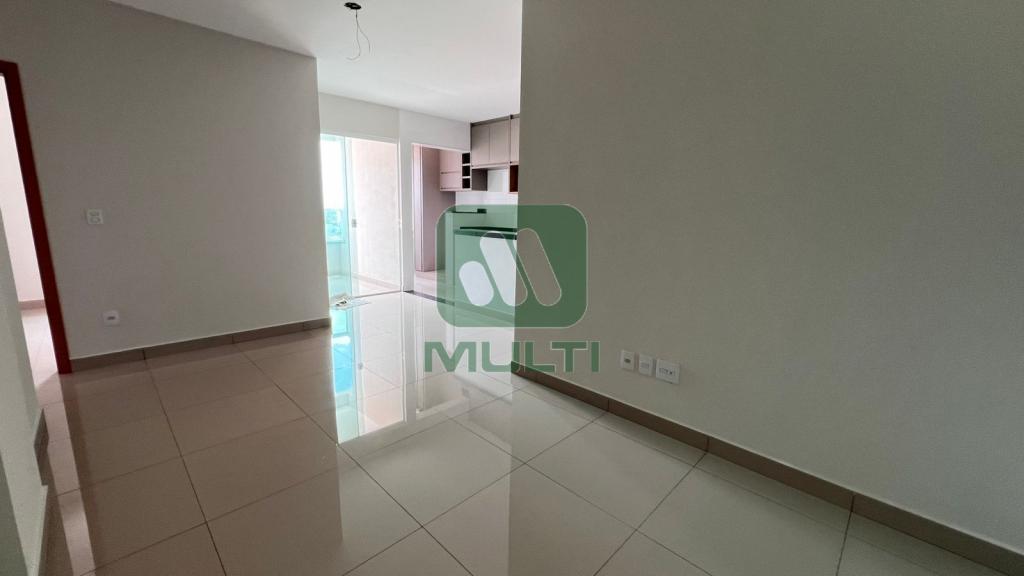 Apartamento à venda com 3 quartos, 80m² - Foto 2