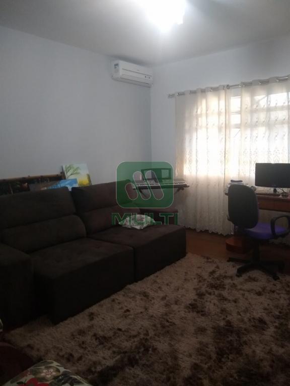 Casa à venda com 3 quartos, 201m² - Foto 2