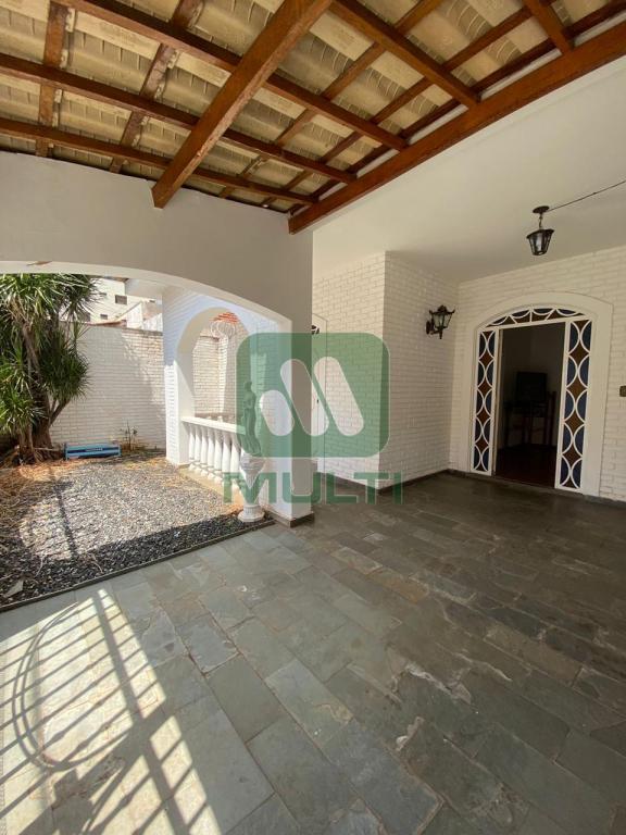 Casa à venda com 3 quartos, 528m² - Foto 1