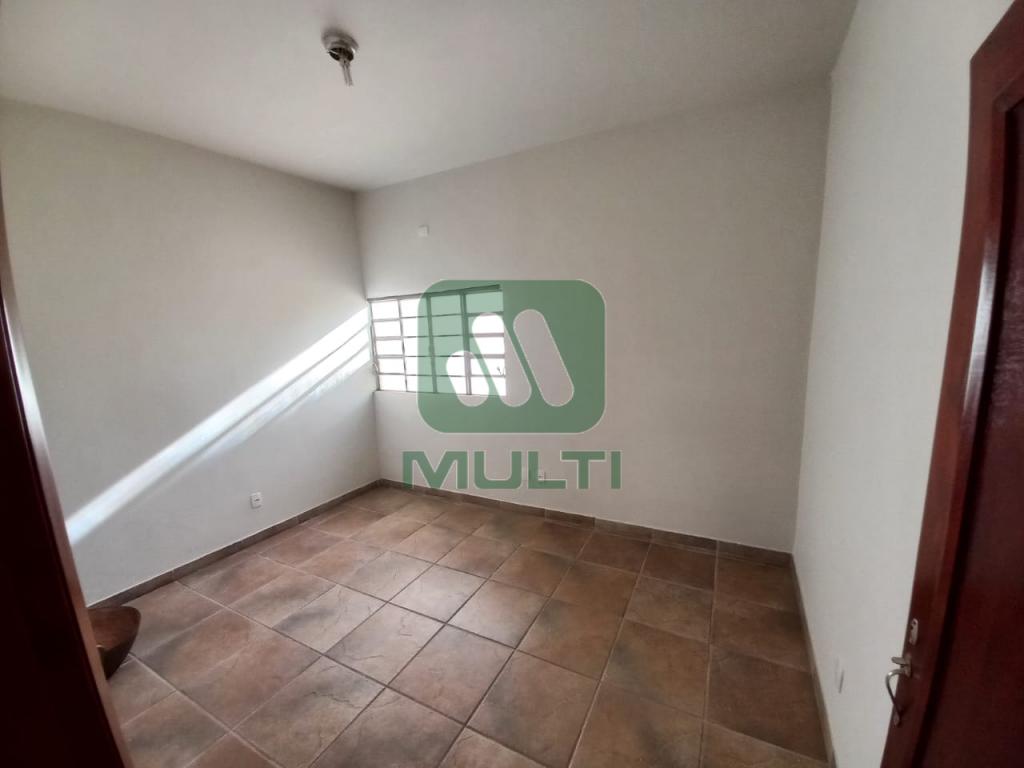 Casa à venda com 3 quartos, 219m² - Foto 3