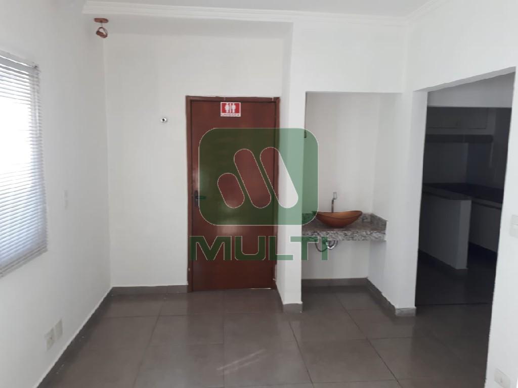 Terreno à venda com 1 quarto, 595m² - Foto 7