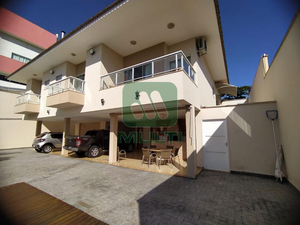 Casa à venda com 4 quartos, 364m² - Foto 1