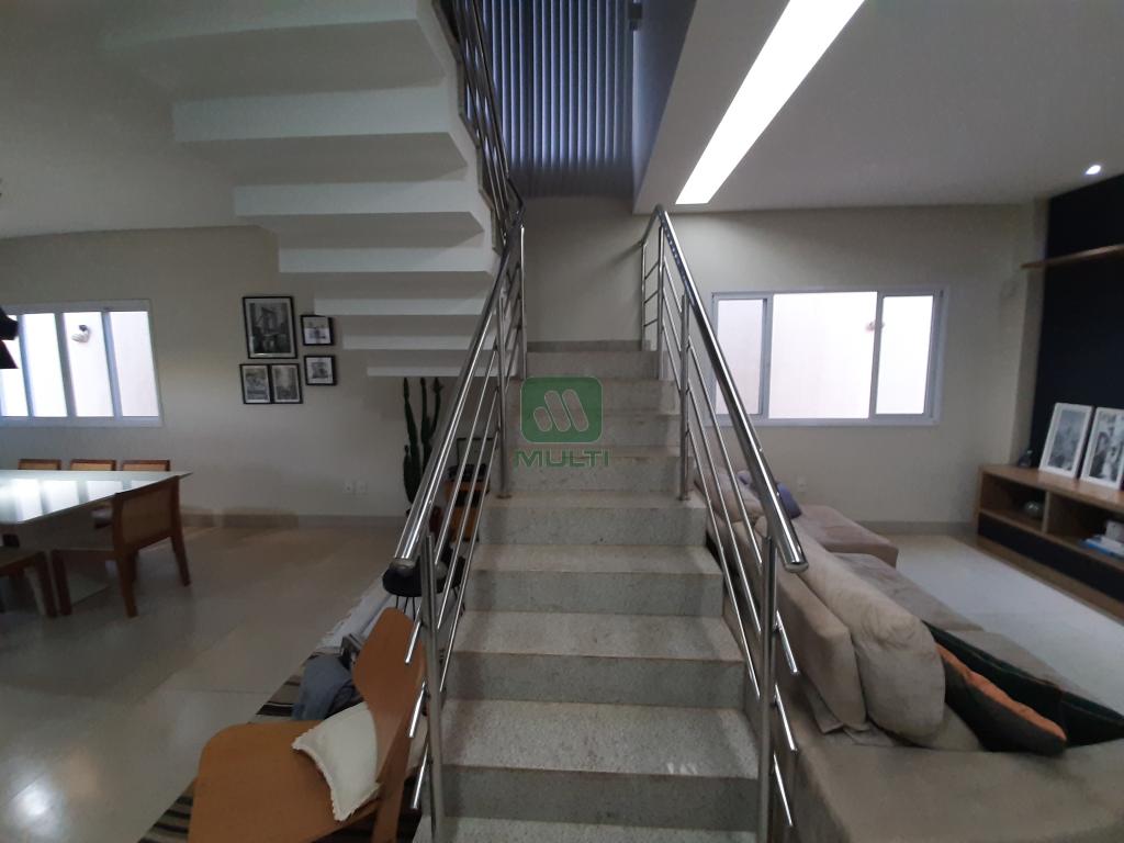 Casa à venda com 3 quartos, 235m² - Foto 3