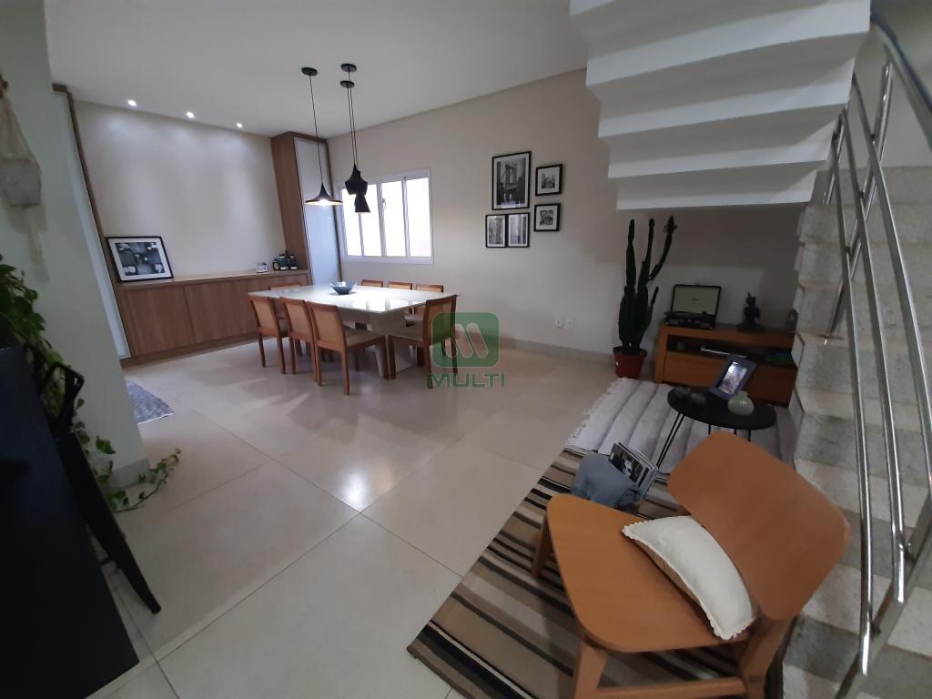 Casa à venda com 3 quartos, 235m² - Foto 4