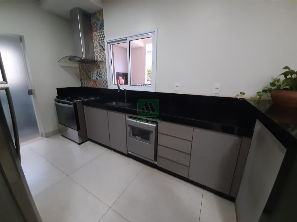 Casa à venda com 3 quartos, 235m² - Foto 8