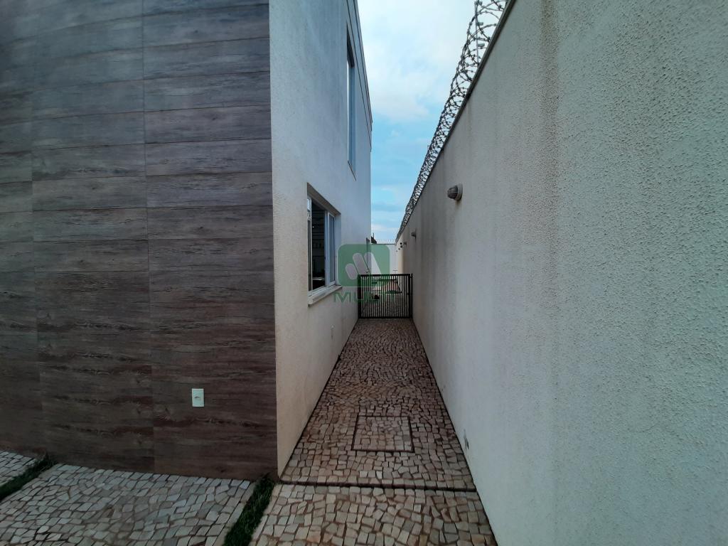 Casa à venda com 3 quartos, 235m² - Foto 27