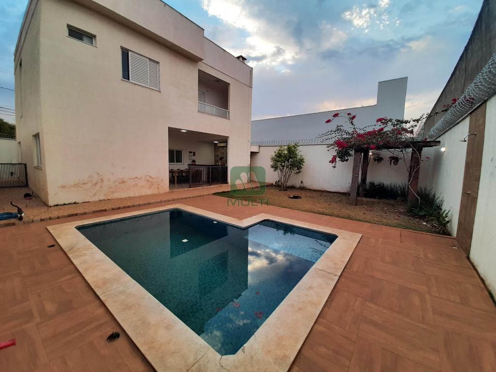 Casa à venda com 3 quartos, 235m² - Foto 32