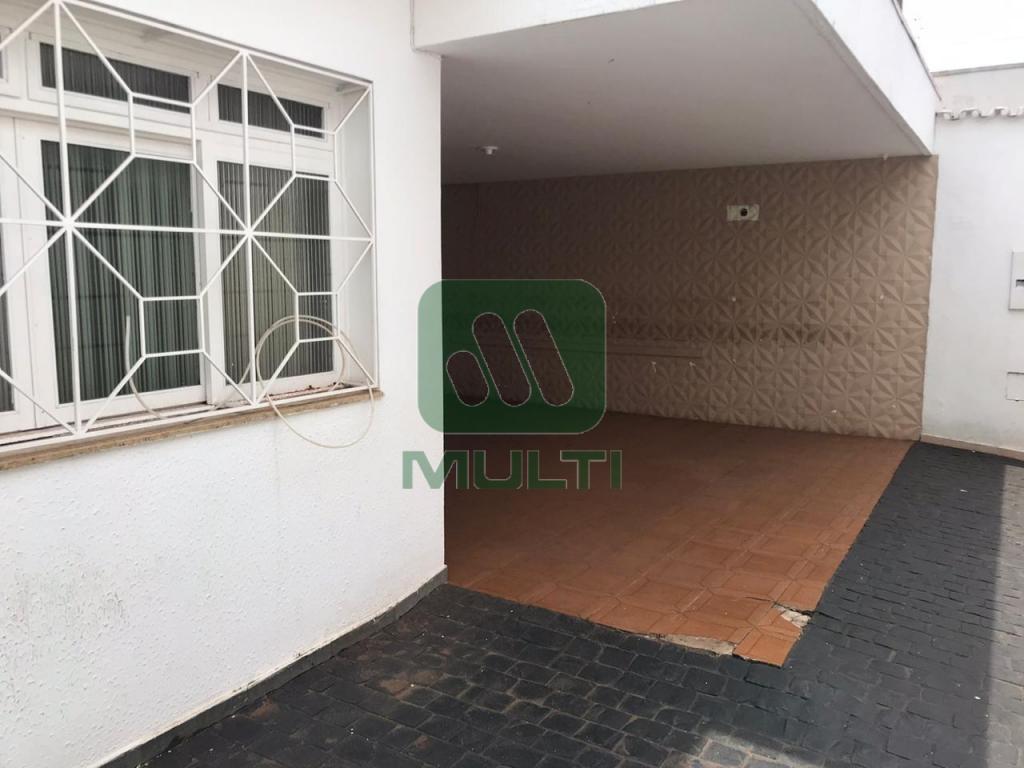 Casa à venda com 3 quartos, 260m² - Foto 1