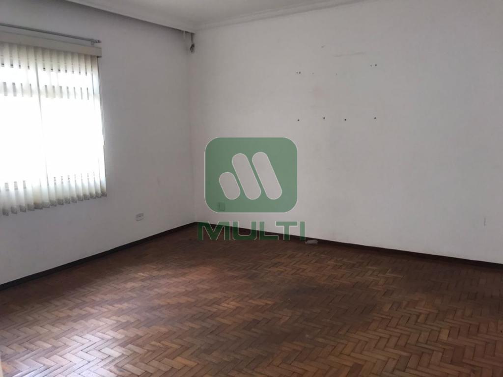 Casa à venda com 3 quartos, 260m² - Foto 2