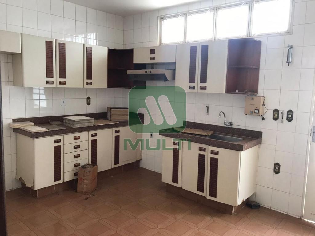 Casa à venda com 3 quartos, 260m² - Foto 5