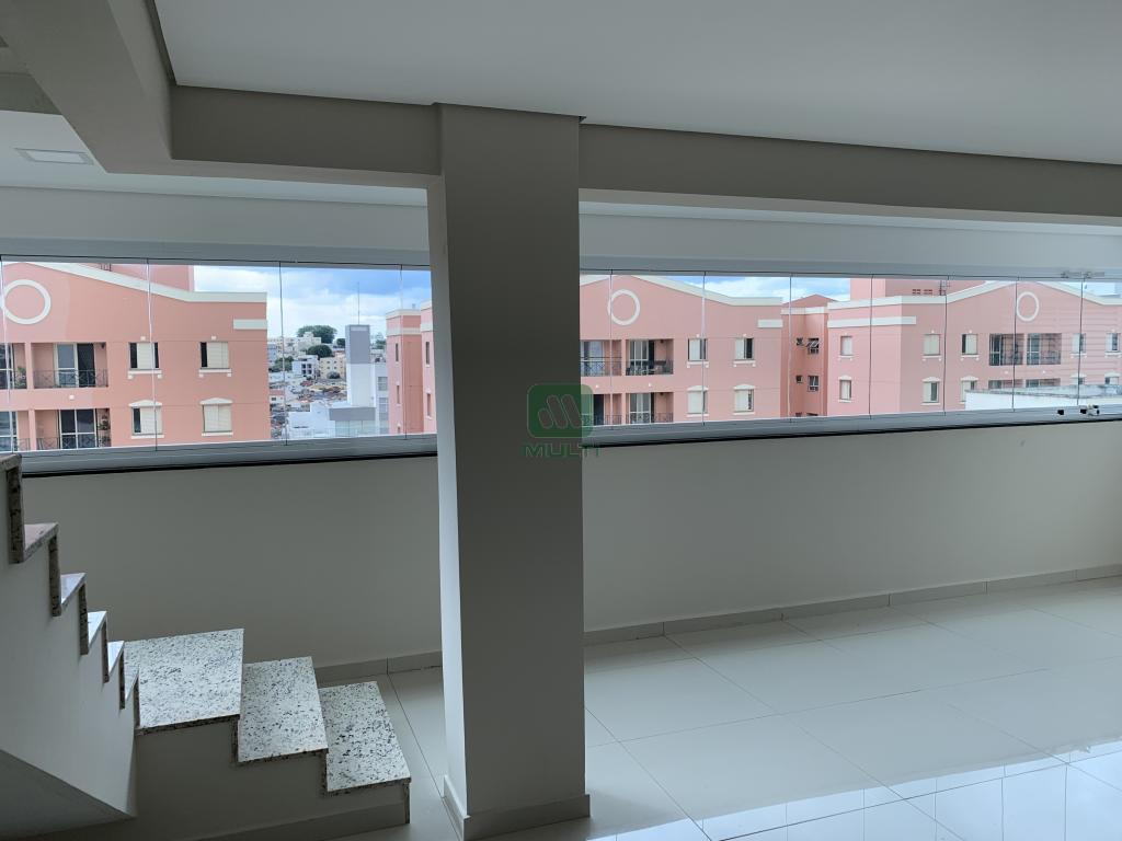 Apartamento à venda com 3 quartos, 210m² - Foto 2