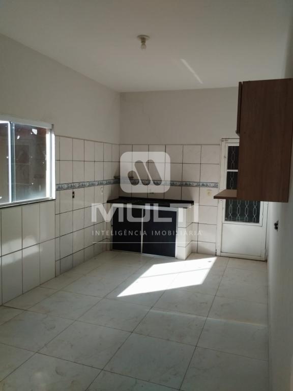 Casa à venda com 3 quartos, 144m² - Foto 2