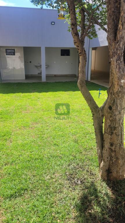 Casa à venda com 4 quartos, 200m² - Foto 1