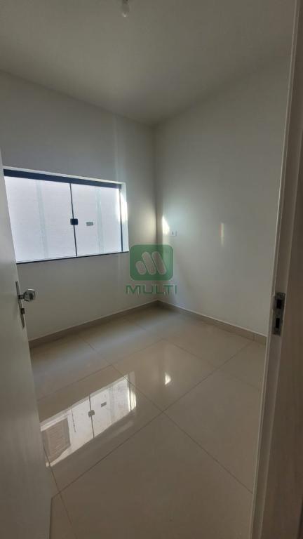 Casa à venda com 4 quartos, 200m² - Foto 2