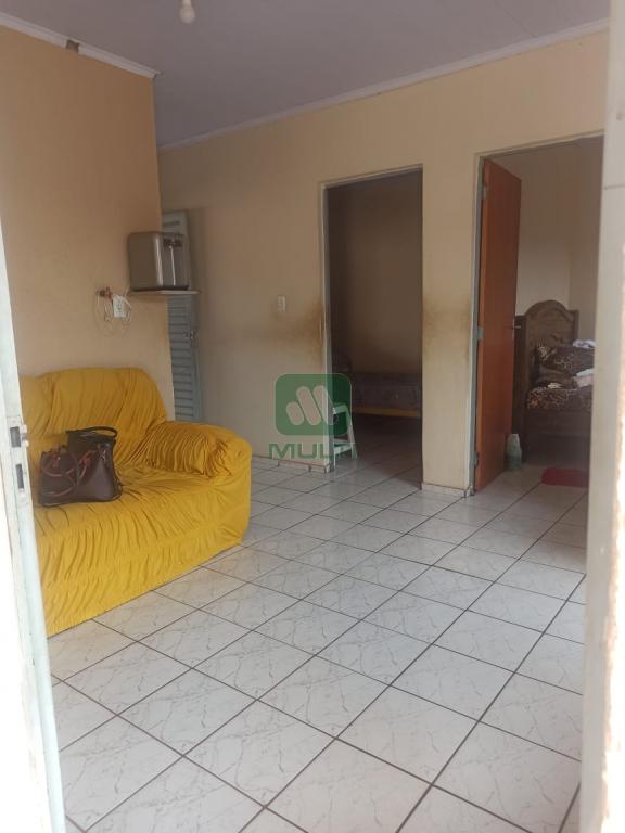 Casa à venda com 2 quartos, 100m² - Foto 1