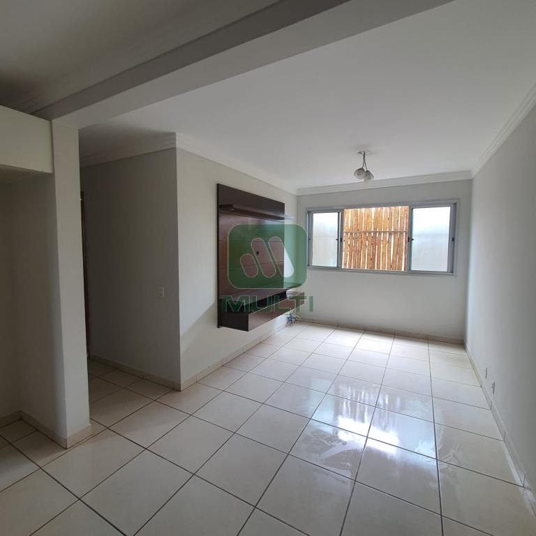 Casa à venda com 3 quartos, 100m² - Foto 1