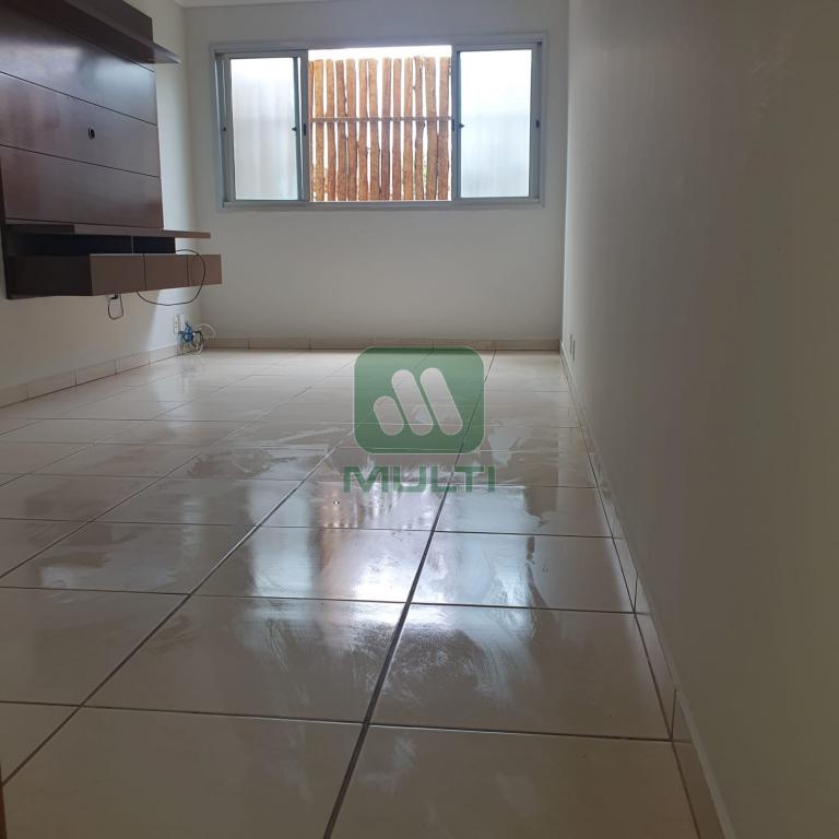 Casa à venda com 3 quartos, 100m² - Foto 2