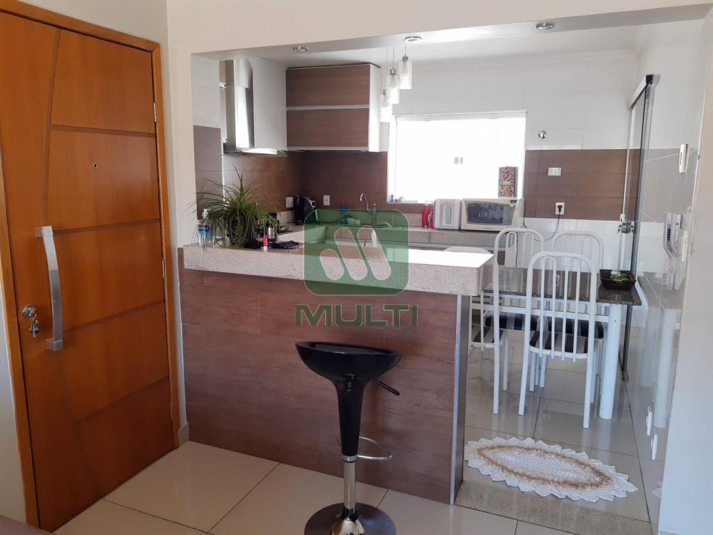 Apartamento à venda com 3 quartos, 83m² - Foto 2