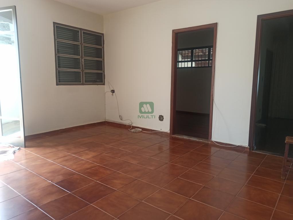 Casa à venda com 4 quartos, 250m² - Foto 1