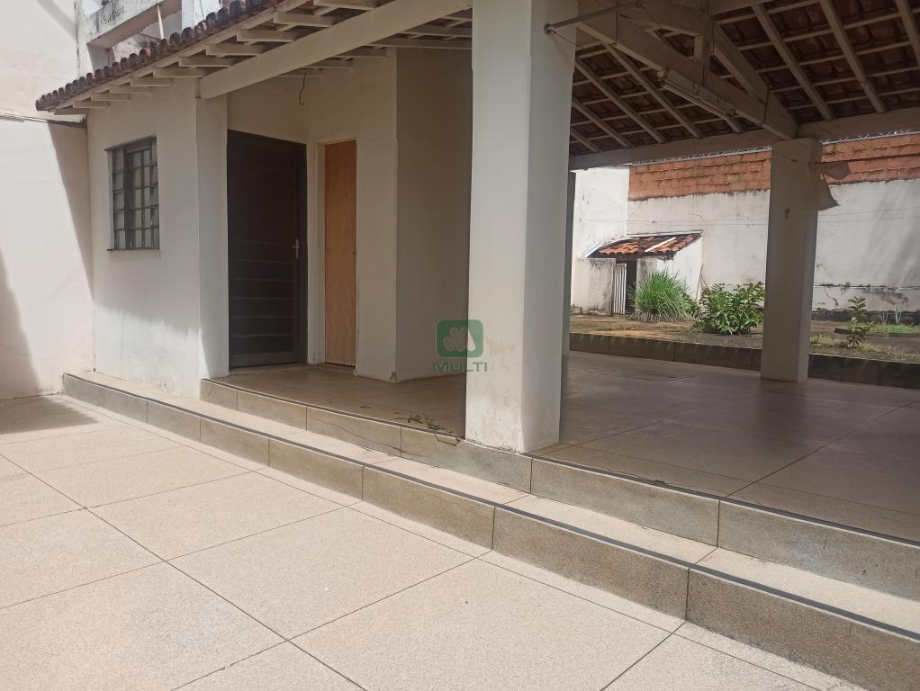 Casa à venda com 4 quartos, 250m² - Foto 3